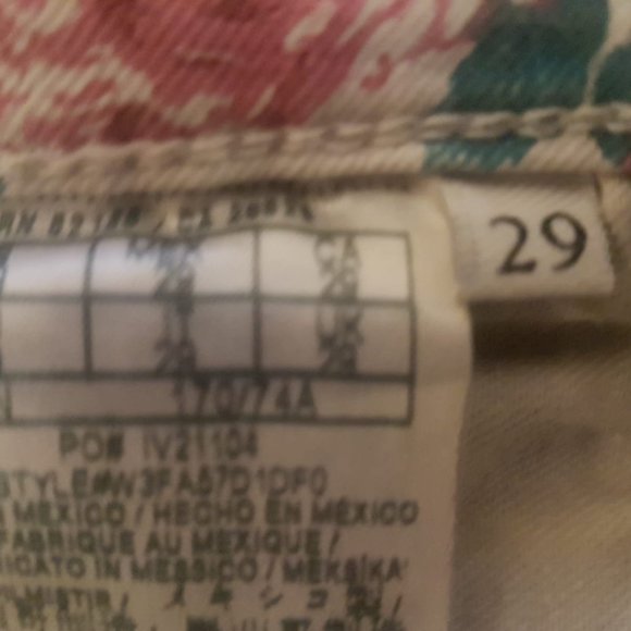 GUESS Floral Shorts - Picture 4 of 4